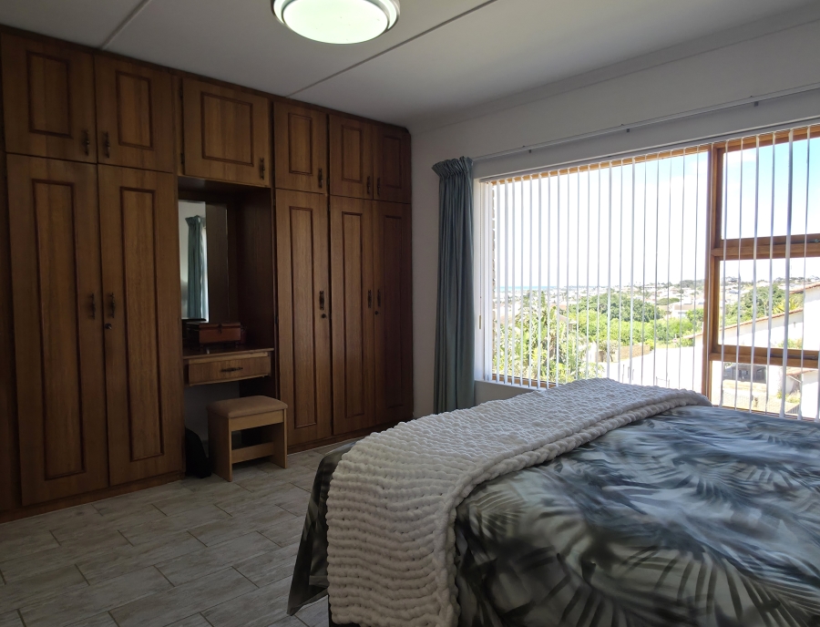 4 Bedroom Property for Sale in Wavecrest Eastern Cape